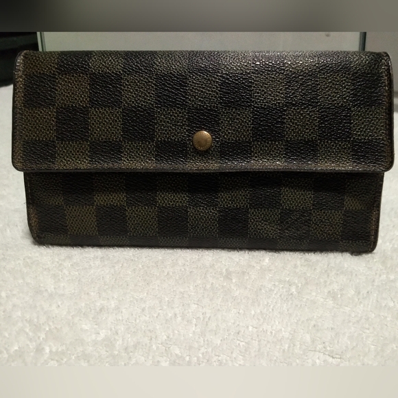 Authentic Louis Vuitton Wallet - Picture 1 of 8